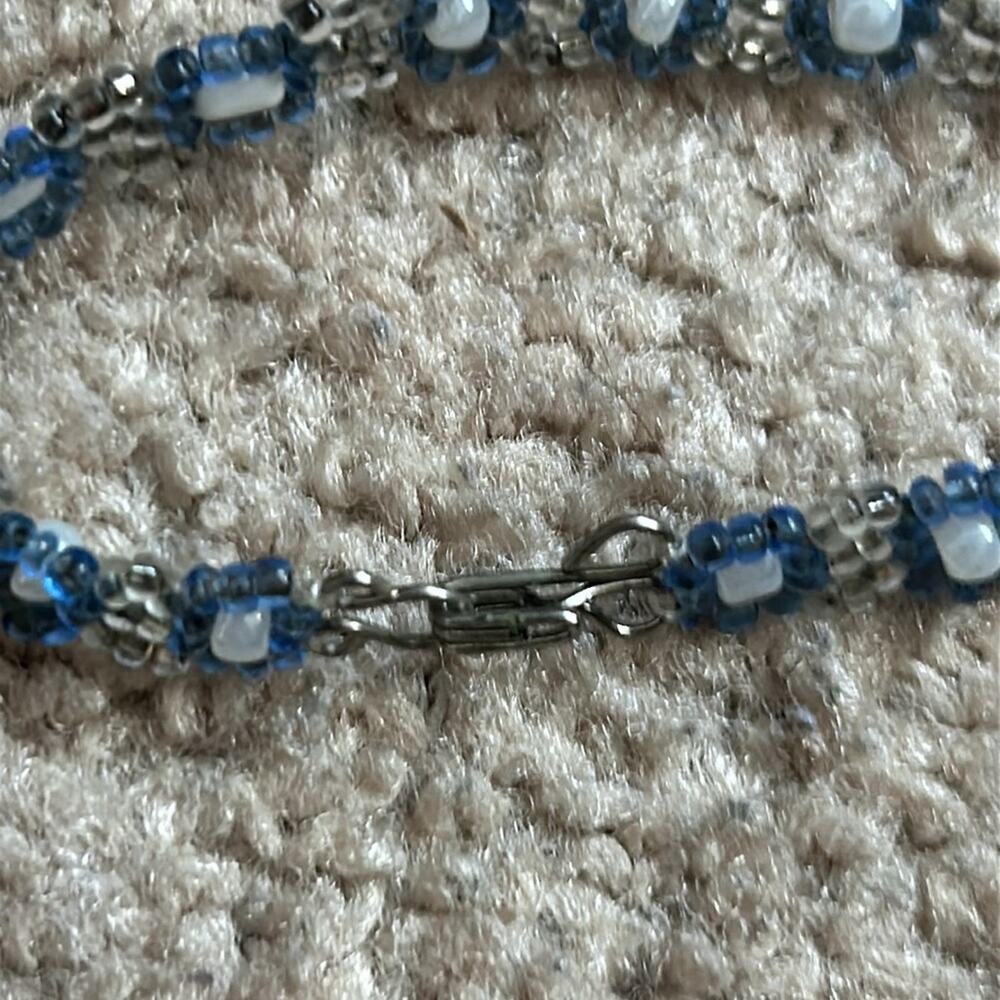 Women’s vintage handmade white/blue dainty beaded flower‎ bracelet one size - Picture 6 of 6